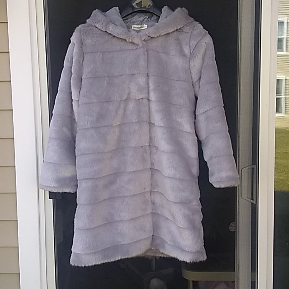🆕silver-gray faux fur coat/hood